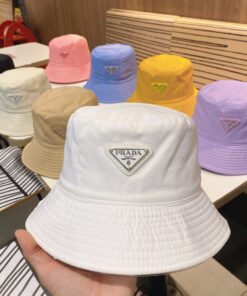 כובעי PRADA 2026