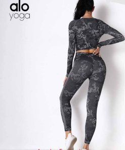 Alternative view of חליפות ALO YOGA