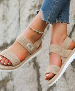 סנדלי UGG