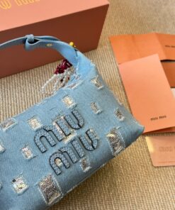 תיקי MIU MIU