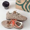 New Balance 204L (כל הדגמים יגיעו בנוסף עם שרוכים כתומים)